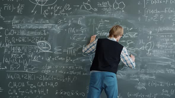 Why do teachers prefer to use chalkboards over whiteboards?