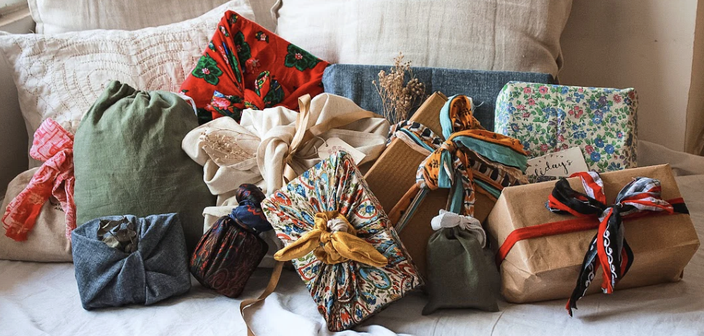 Wrapping Christmas Gifts With Reusable Paper